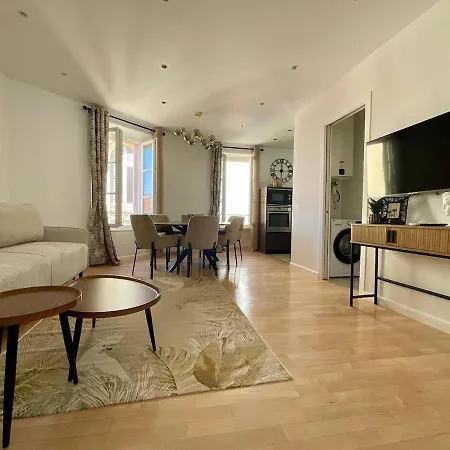 Newly Renovated 3-rooms In The Heart Of Old Cannes, Up To 6 Persons Apartment *