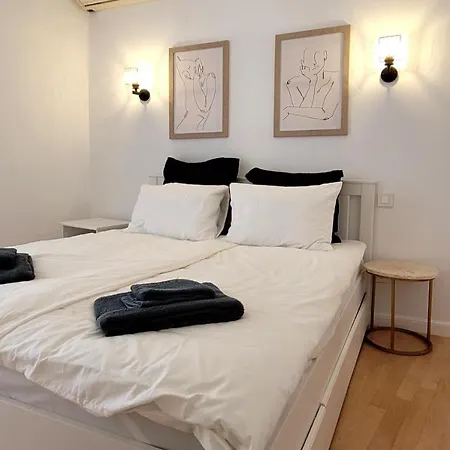 Apartment Newly Renovated 3-rooms In The Heart Of Old Cannes, Up To 6 Persons Cannes