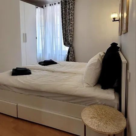 Newly Renovated 3-rooms In The Heart Of Old Cannes, Up To 6 Persons *