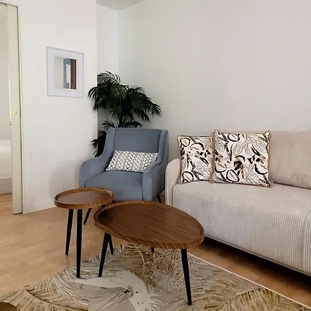 Newly Renovated 3-rooms In The Heart Of Old Cannes, Up To 6 Persons Apartment