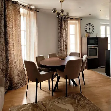 Newly Renovated 3-rooms In The Heart Of Old Cannes, Up To 6 Persons Apartment *